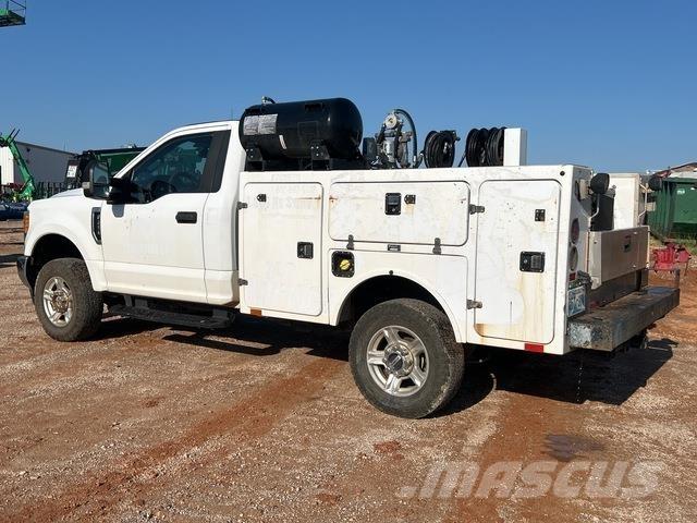 Ford F-250 Комбинированные дорожные машины