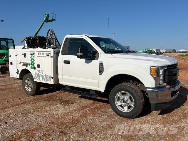 Ford F-250 Комбинированные дорожные машины