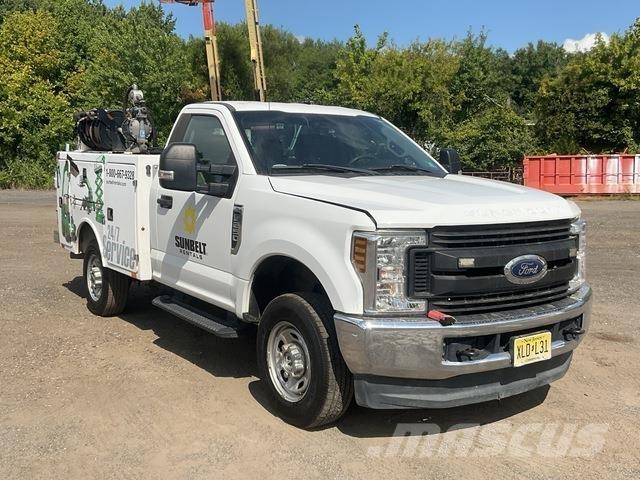Ford F-250 Комбинированные дорожные машины
