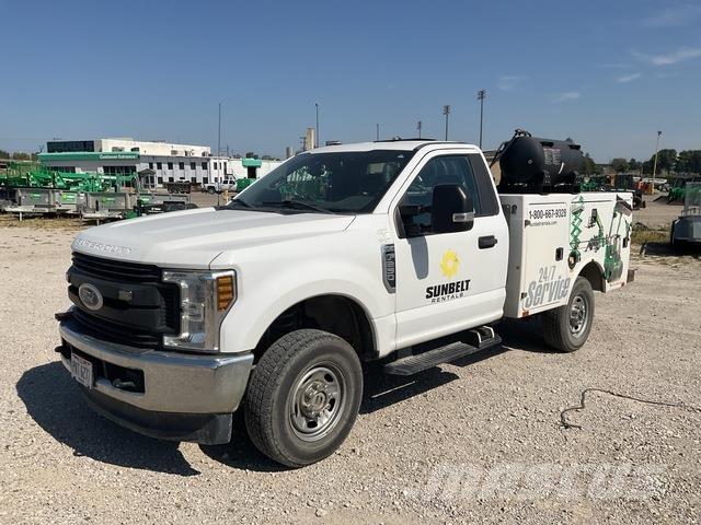 Ford F-250 Комбинированные дорожные машины