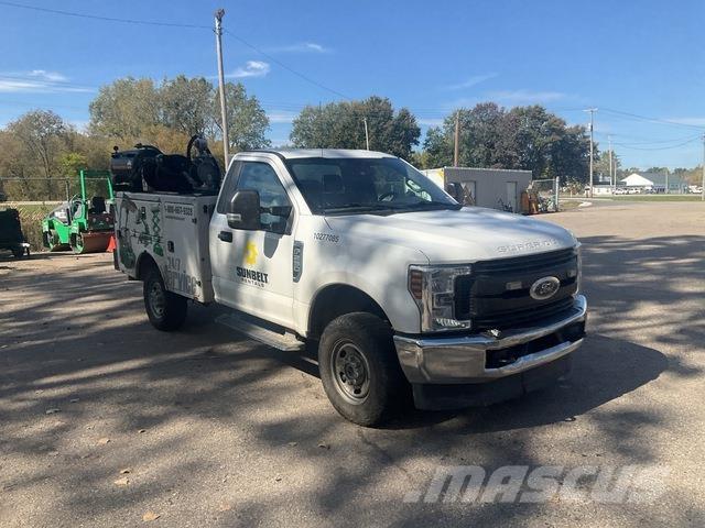 Ford F-250 Комбинированные дорожные машины