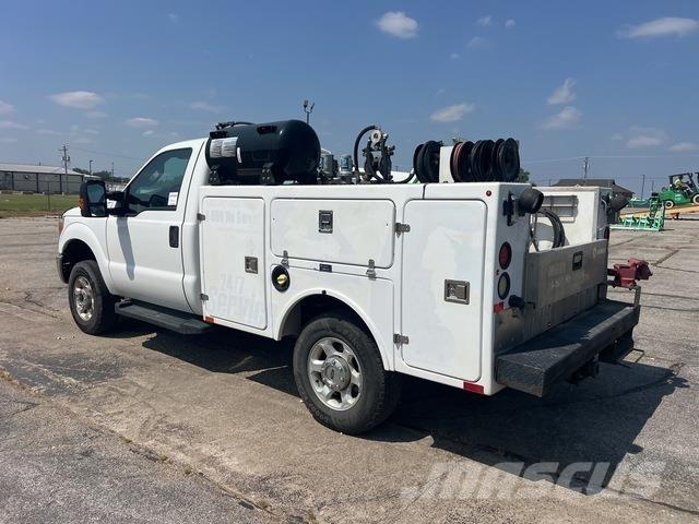 Ford F-250 Комбинированные дорожные машины