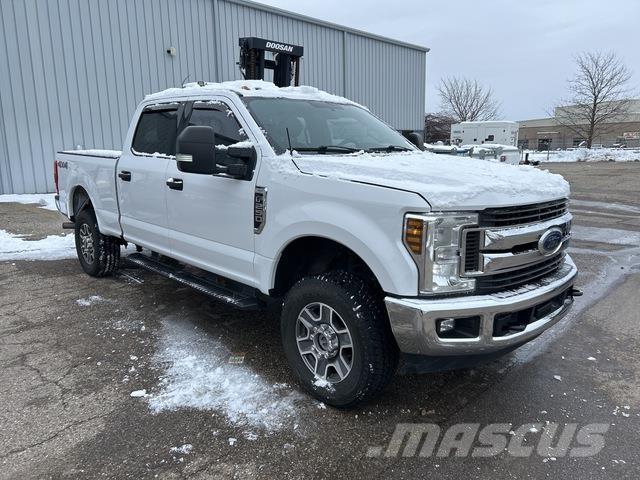 Ford F-250 Бортовые фургоны