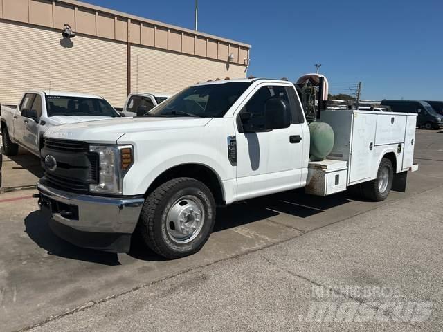 Ford F-350 Бортовые фургоны