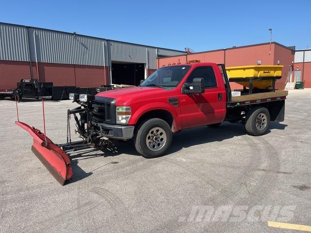 Ford F-350 Снежные отвалы и плуги