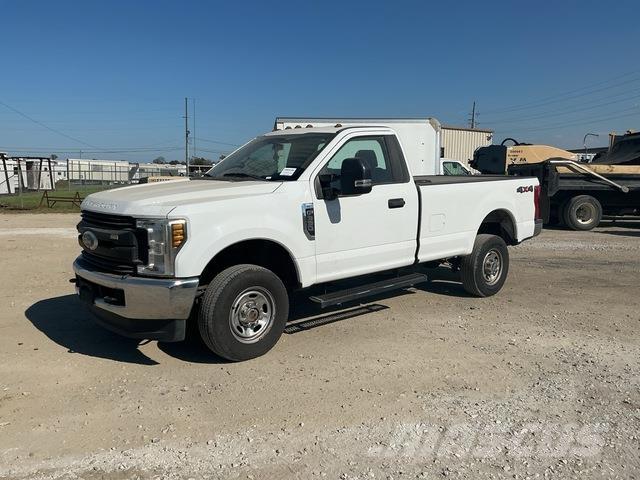 Ford F-350 Бортовые фургоны