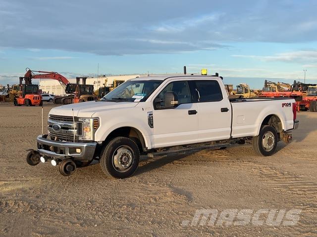 Ford F-350 Бортовые фургоны
