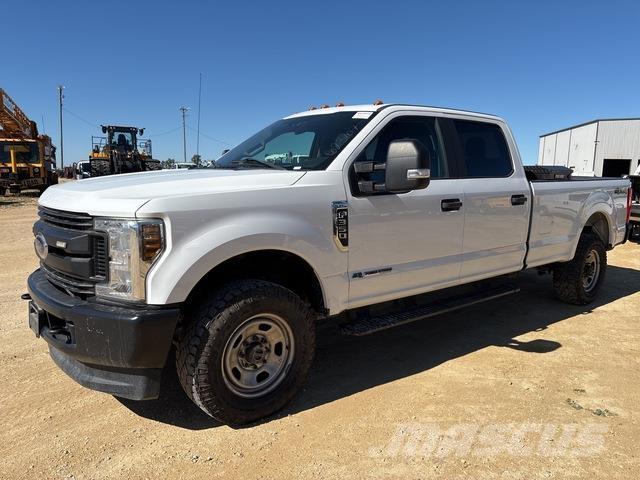 Ford F-350 Бортовые фургоны
