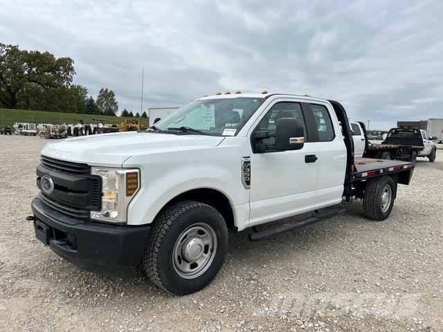 Ford F-350 Грузовики-платформы/боковая разгрузка
