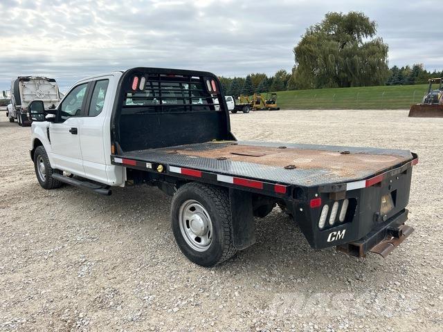 Ford F-350 Грузовики-платформы/боковая разгрузка