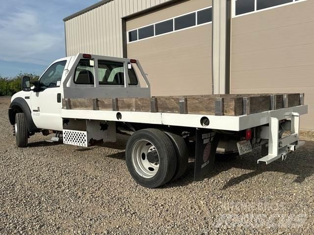 Ford F-550 Грузовики-платформы/боковая разгрузка