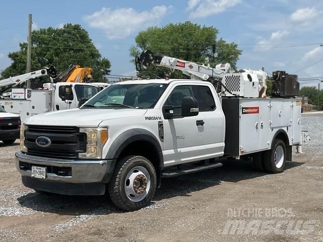 Ford F-550 Комбинированные дорожные машины