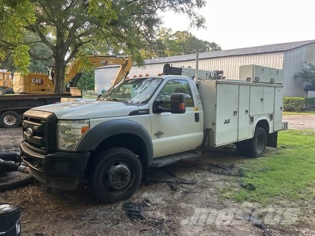 Ford F-550 Комбинированные дорожные машины