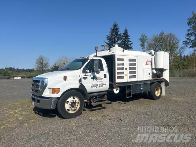 Ford F-650 Гусеничные экскаваторы