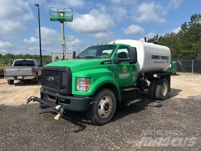 Ford F-650 Поливочные машины