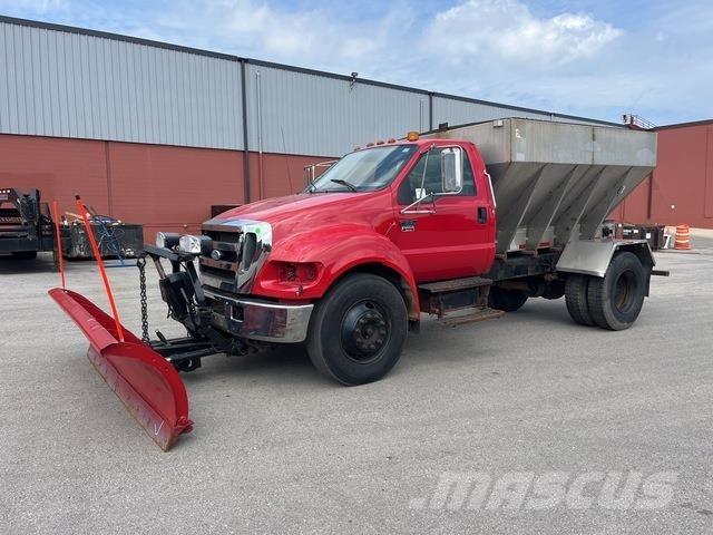 Ford F-650 Снежные отвалы и плуги