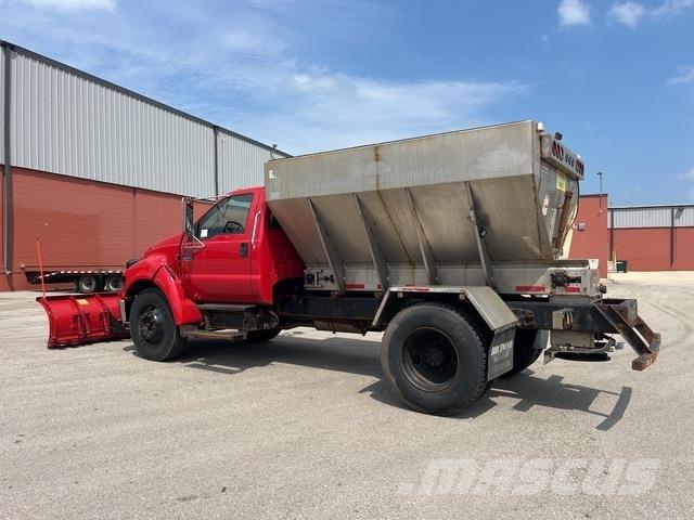 Ford F-650 Снежные отвалы и плуги