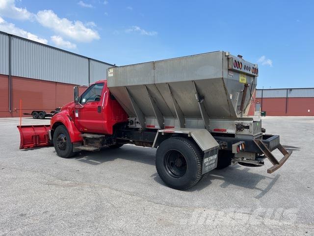 Ford F-650 Снежные отвалы и плуги