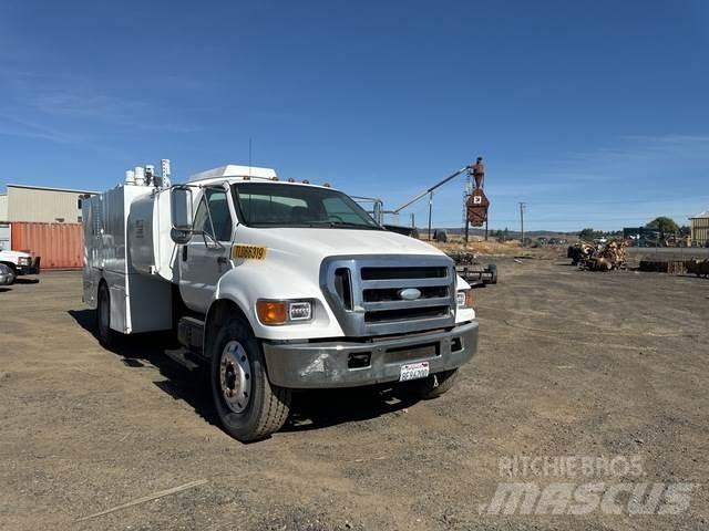 Ford F-750 Грузовики-цистерны