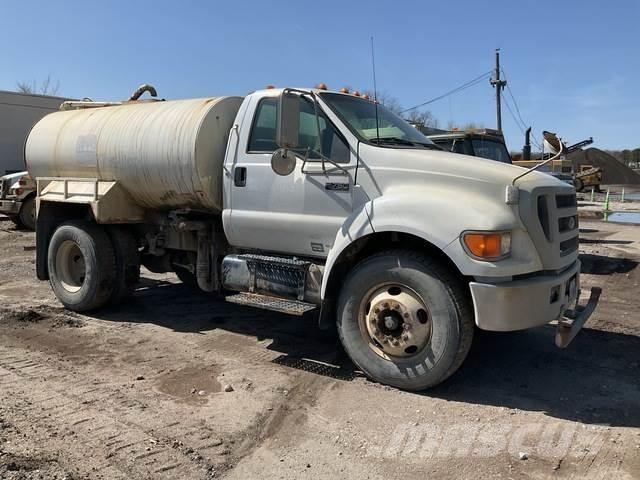 Ford F-750 Поливочные машины