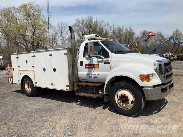 Ford F-750 Комбинированные дорожные машины