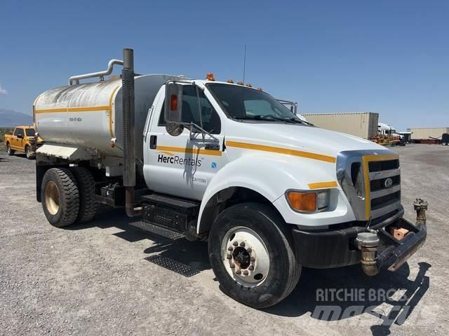 Ford F-750 Поливочные машины