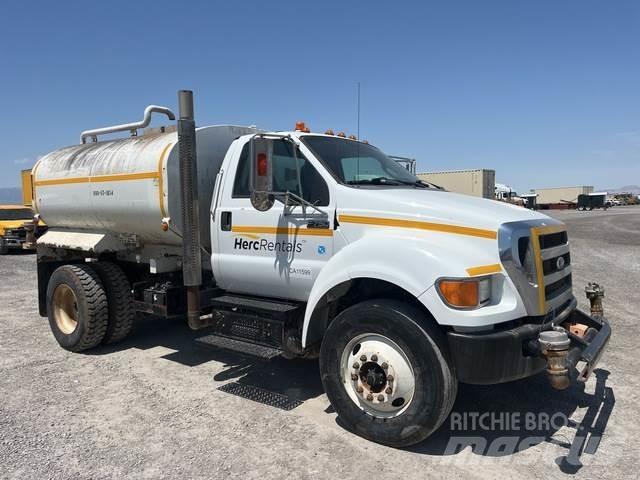Ford F-750 Поливочные машины