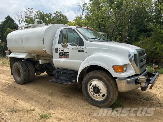 Ford F-750 Поливочные машины
