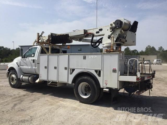 Ford F-750 Передвижные буровые установки