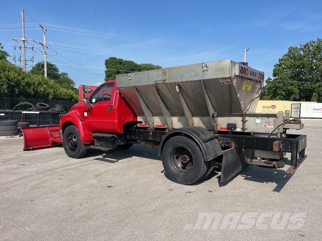 Ford F-750 Снежные отвалы и плуги