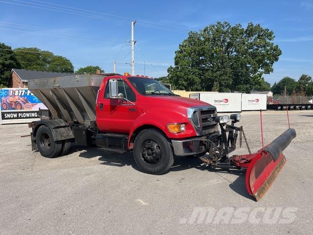 Ford F-750 Снежные отвалы и плуги