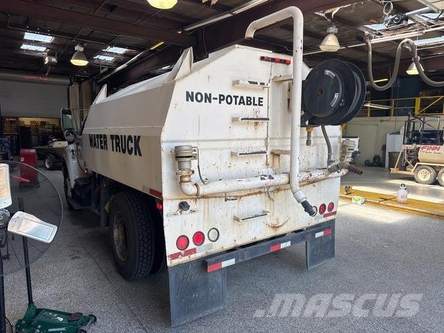 Ford F-750 Поливочные машины