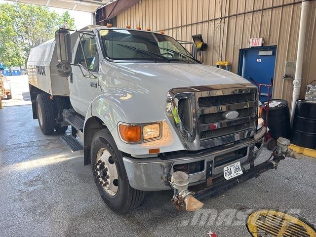 Ford F-750 Поливочные машины