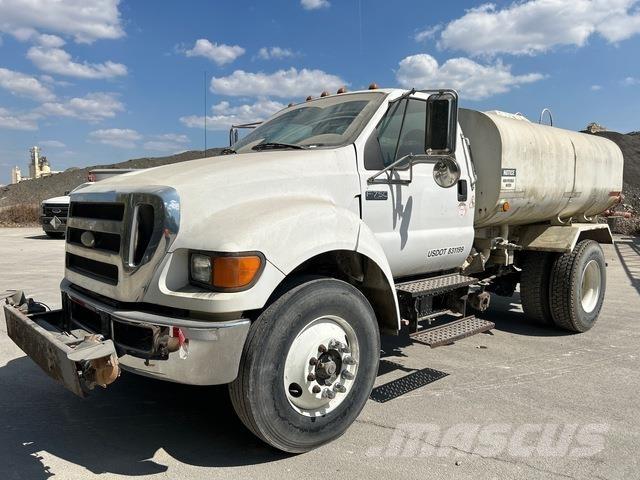 Ford F-750 Поливочные машины