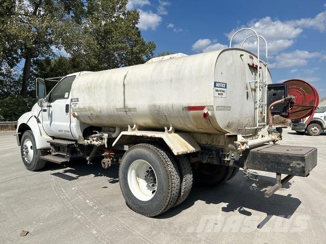 Ford F-750 Поливочные машины