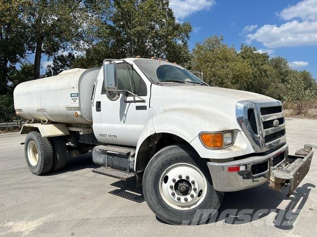 Ford F-750 Поливочные машины