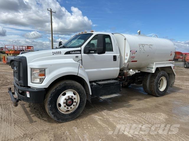 Ford F-750 Поливочные машины