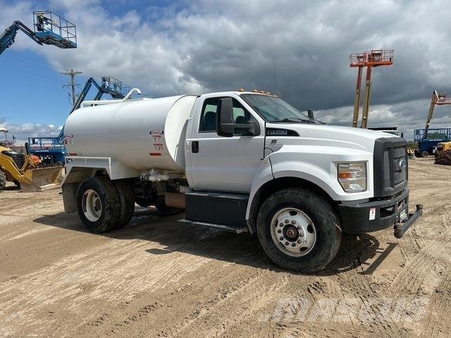 Ford F-750 Поливочные машины