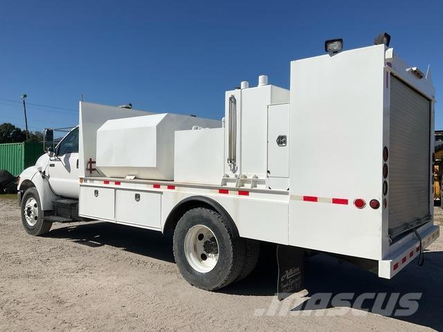 Ford F-750 Грузовики-цистерны