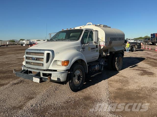 Ford F-750 Поливочные машины