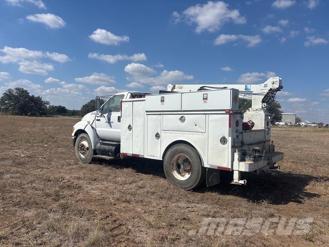 Ford F-750 Комбинированные дорожные машины