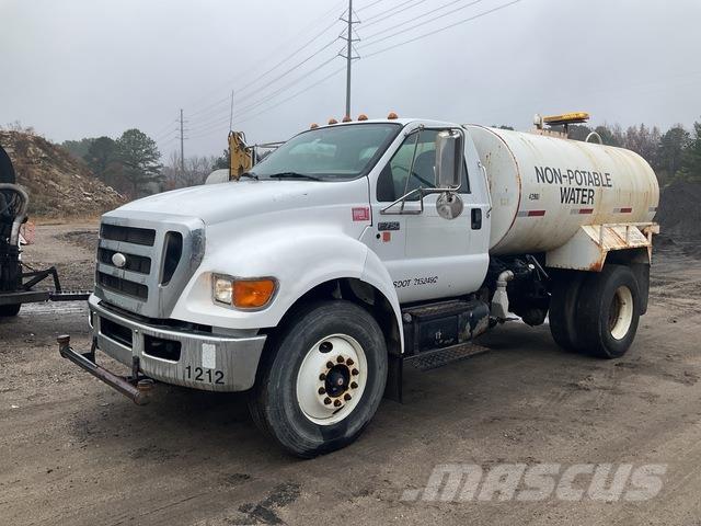 Ford F-750 Поливочные машины