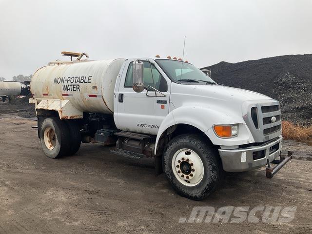 Ford F-750 Поливочные машины