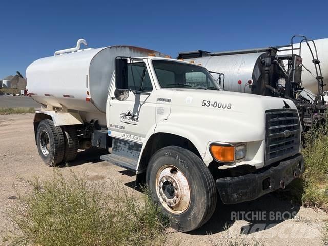 Ford F-800 Поливочные машины