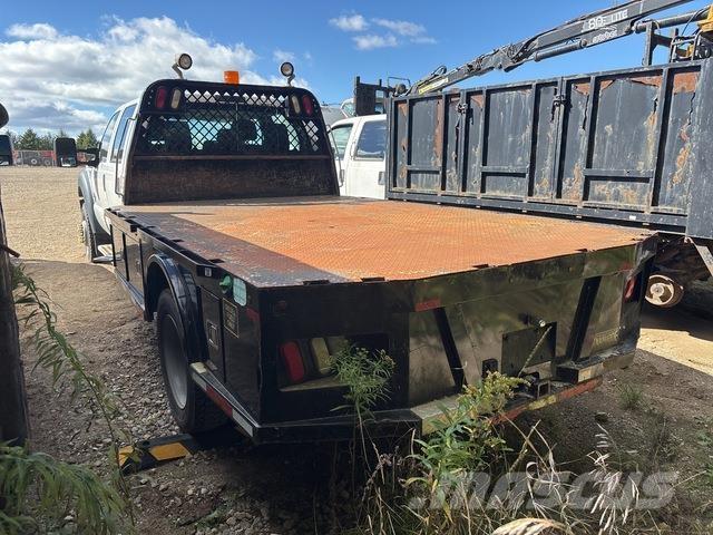 Ford F550 Грузовики-платформы/боковая разгрузка
