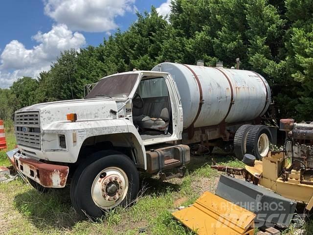 Ford F700 Грузовики-цистерны