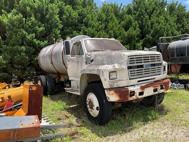 Ford F700 Грузовики-цистерны