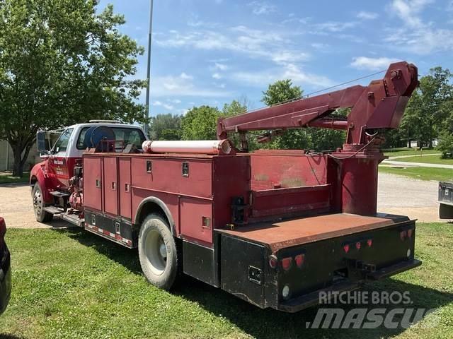 Ford F750 Комбинированные дорожные машины