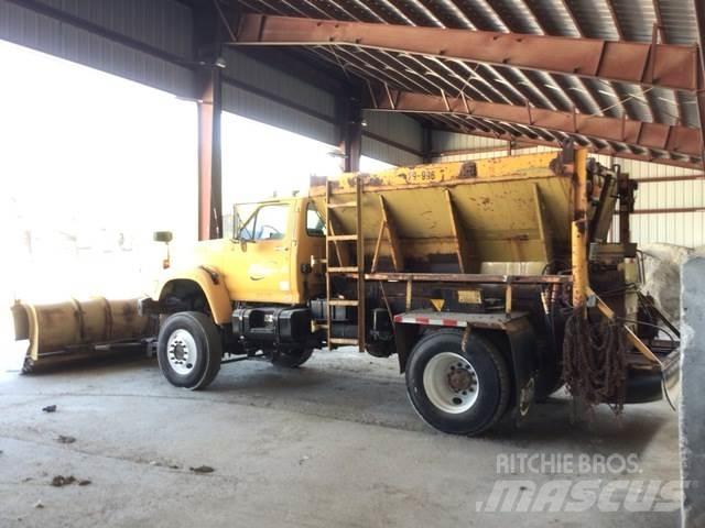 Ford F800 Снежные отвалы и плуги