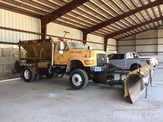 Ford F800 Снежные отвалы и плуги